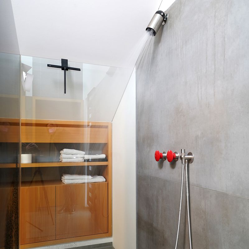 Dusche mit Glasscheibe